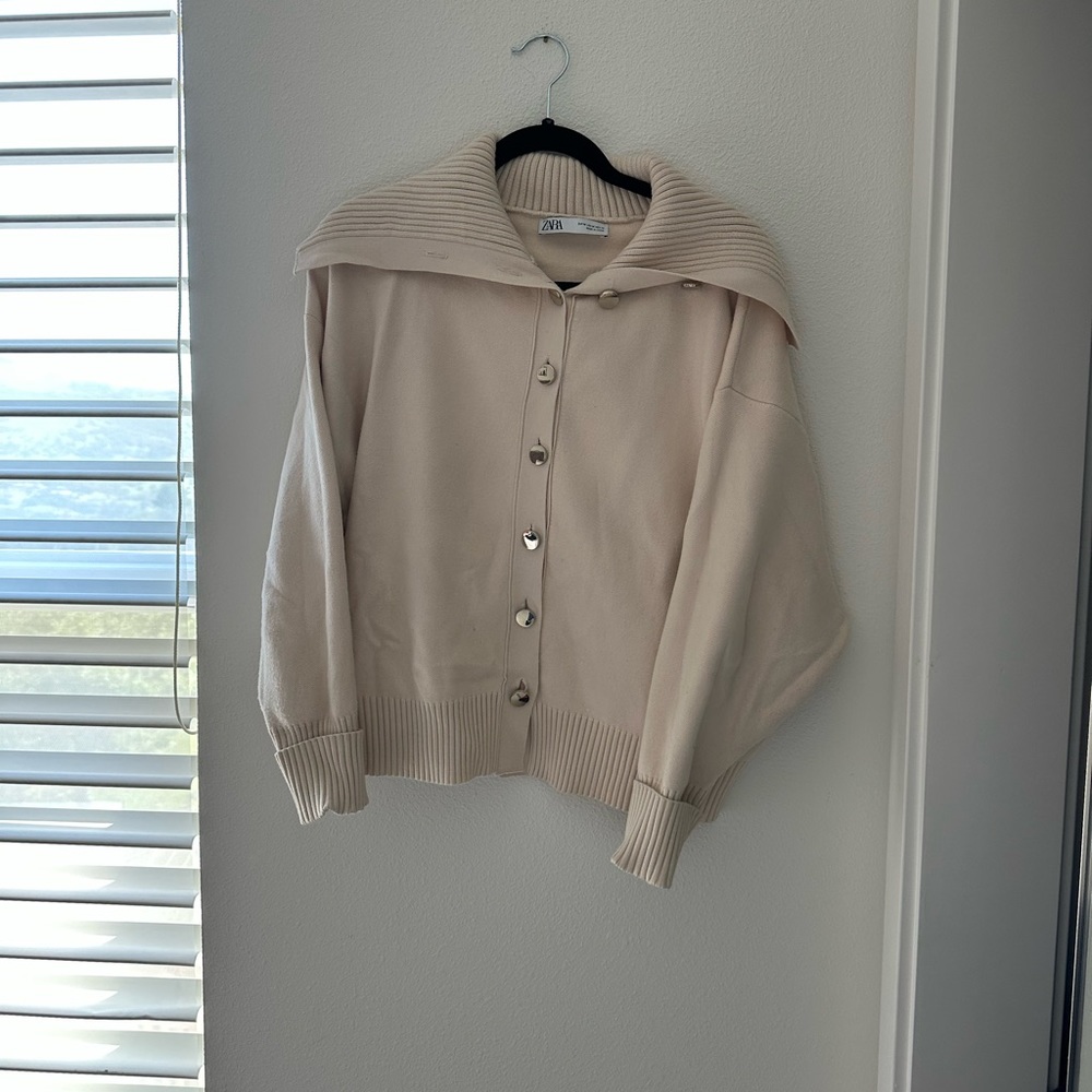 Cream Zara Button Down With Gold Button - image 1